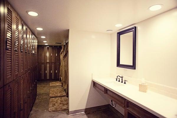 Men's & Women's Locker Rooms