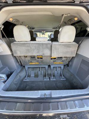 Toyota Sienna. Full detailing, interior and axterior. Shampooing carpet and seats.