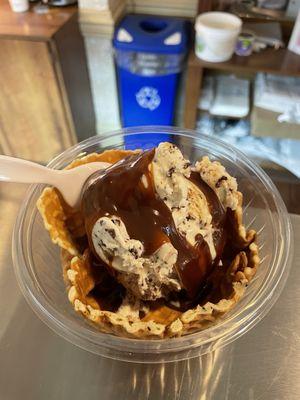 Gettysburg Mud scoop with caramel in a waffle bowl