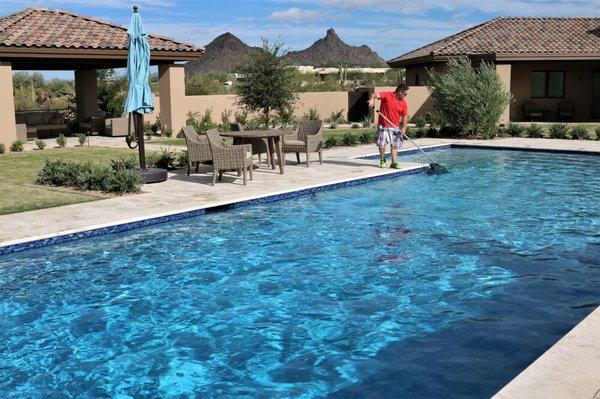 Steve cleaning a 35,000 gallon pool in North Scottsdale