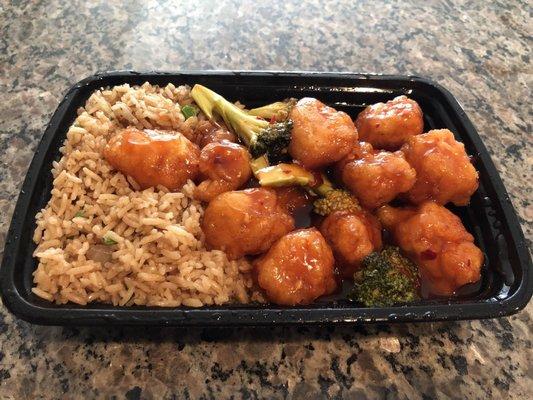 General Tso Chicken Lunch Special