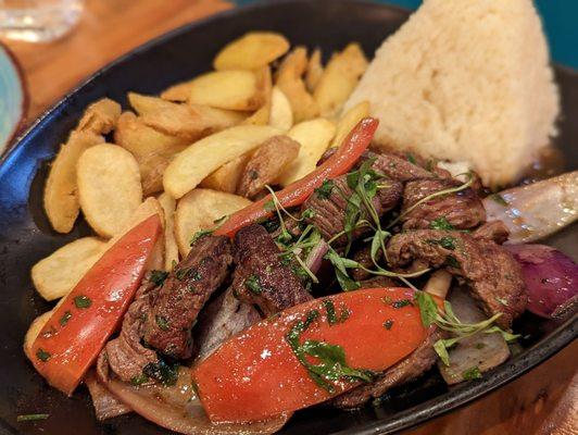 Lomo de saltado. Instagram: TianTianEats