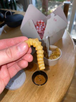 Droopy fries, very clearly microwaved from frozen