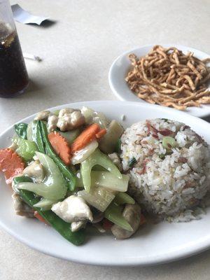 Moo Goo Gai pan lunch