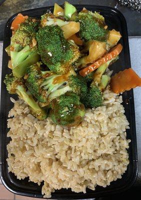 broccoli with Garlic sauce with brown rice