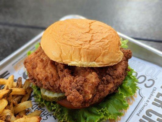 Deluxe Fried Chicken Sandwich | Instagram: @telephonesmoothie