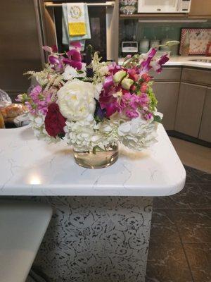 Beautiful arrangement ordered and delivered within an hour!!!