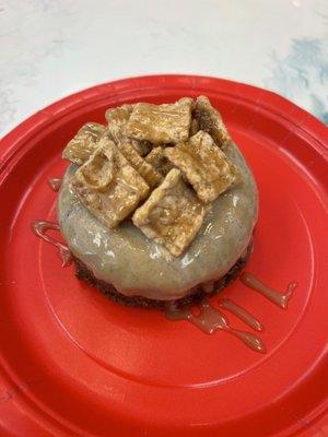 Cinnamon Toast Crunch protein donut - sooo good ! Taste amazing you wouldn't even think this is healthy. Obsessed