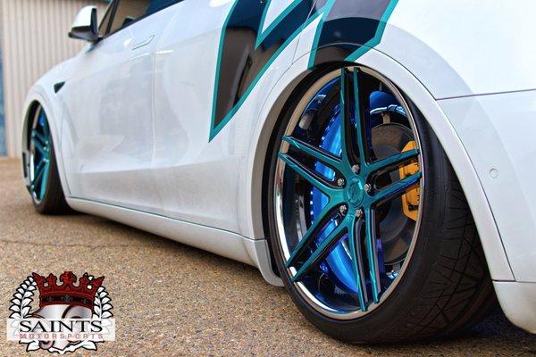 Bagged Tesla Model Y #ZammiLights Wheel Lights 22s Lexani's