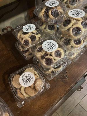 Get local Barnhouse Coffee Shop treats at Ay Chiwawa now. :)