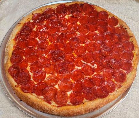 Super pepperoni pizza