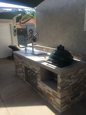 Built in Bbq with stone and concrete counter top