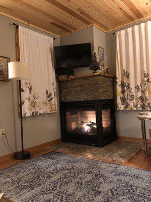 Cozy fireplace. Is warm enough to heat the entire cottage!