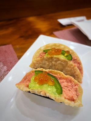 Spicy tuna tartare tacos