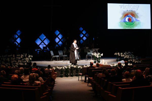 Traditional Worship with Senior Pastor Jay Smith