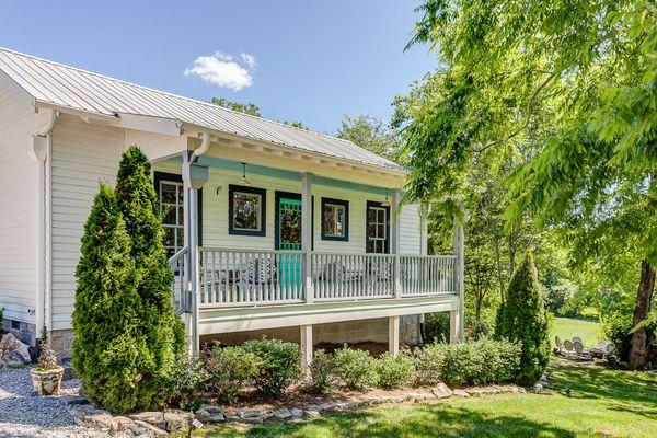 Leiper's Fork Inn Front