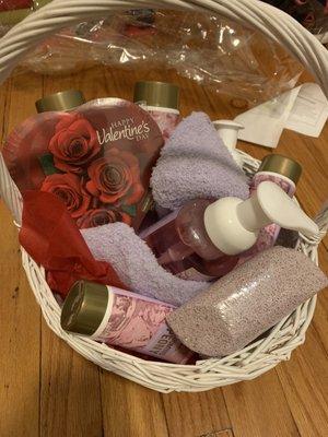 This is the basket I got with dollar store products. No loofa, no teas, just dollar store products that weren't even in the description!