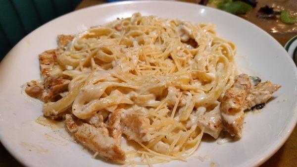 GRILLED CHICKEN FETTUCCINE ALFREDO