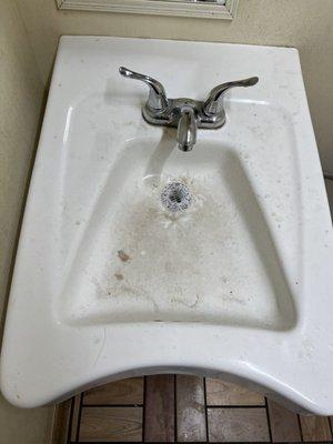 Bathroom sink