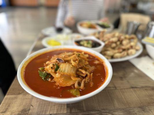 Jjampong - Spicy seafood noodle soup