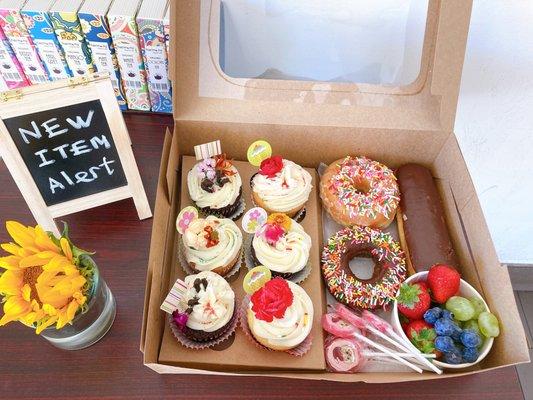 Special Pre-order Donut and Sweet Gift Box