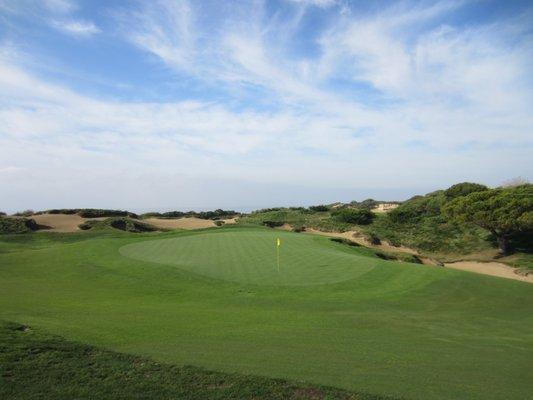 The 12th hole on the Ocean South Course at Pelican Hill, a Sand Wedge distance from the Pacific Ocean.