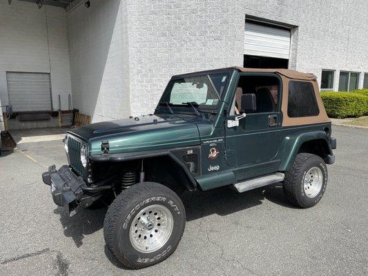 Soft top installed, hard top stored safely. Let's roll!