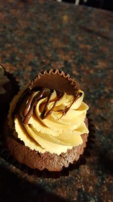 Amazingly delicious peanut butter cup cupcakes!!!!