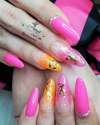 Do you need some design on nail? Call or text (two zero six) three one nine two nine nine six. Anna