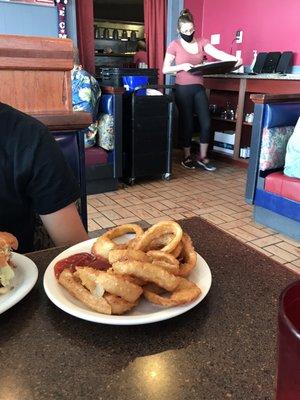 The same waitress with her mask only over her mouth.