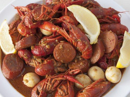 fresh crawfish with quail eggs