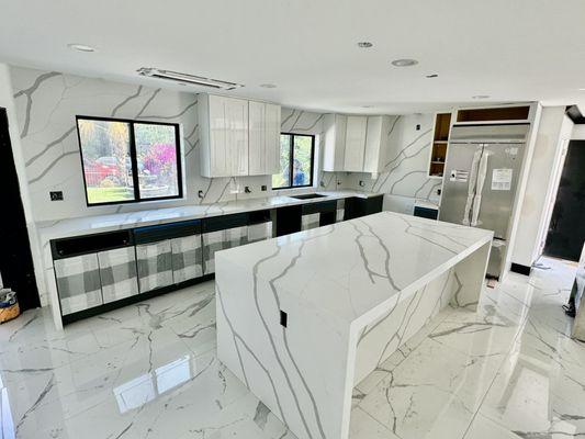 Kitchen cabinets, counter tops, tiles. Counter top fabricated by our team. 

Design by Amee