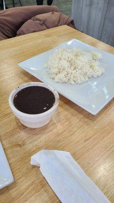 Arroz con frijoles Negra (Rice and Black Beans).