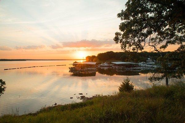 Beautiful sunsets and calm water at Lake Thunderbird Calypso Cove Marina