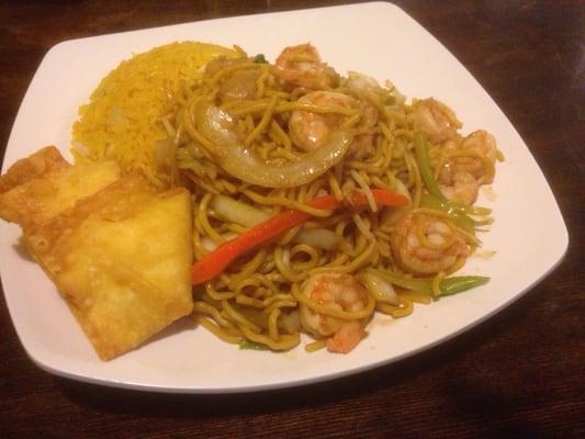 Shrimp Lo Mein with Crab Rangoon