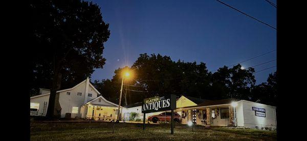 Night view of the store - has character as we said. It's what caught our eye and made us want to come shop the next day