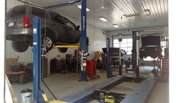 6 Service Bays to help get your vehicle in and out quickly.