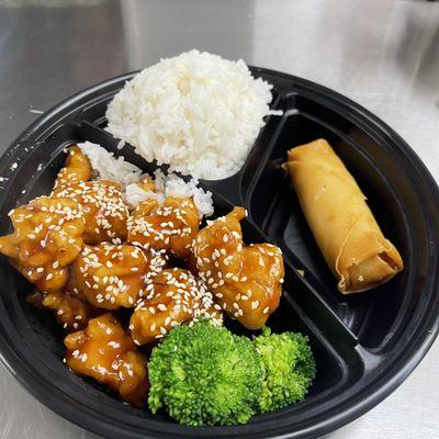 Lunch special Sesame chicken