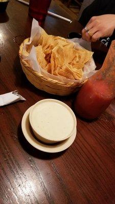 Queso, salsa, chips