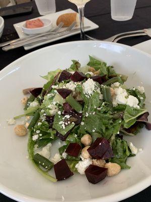 Beet & goat cheese salad