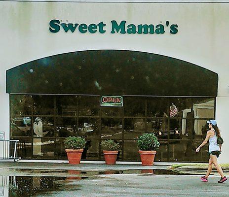 Sweet Mama's storefront.