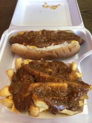 Cupid's Original Dog and chili cheese fries