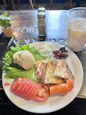 Hummus plate