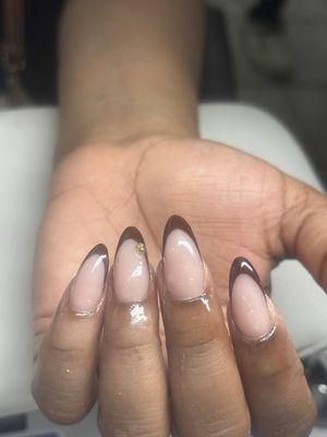 Almond shape French tip