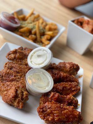 8 Pc Wings Seasoned French Fries