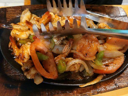 Shrimp fajitas skillet