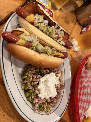 Hot dogs with faro and peas