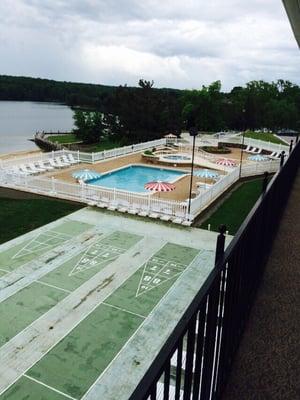 Very nice pool and shuffle board in case you wanted to a peek into the 50's, 60's and 70's!!