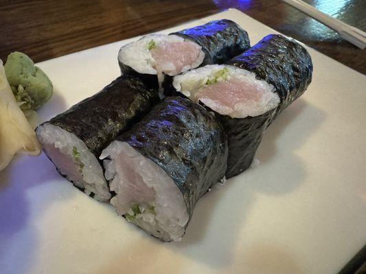 Yellowtail Scallion Roll