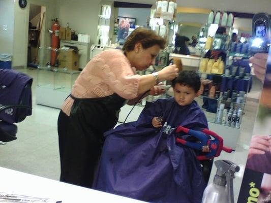 Elizabeth cuts Tenzin's hair, Mar. 2008